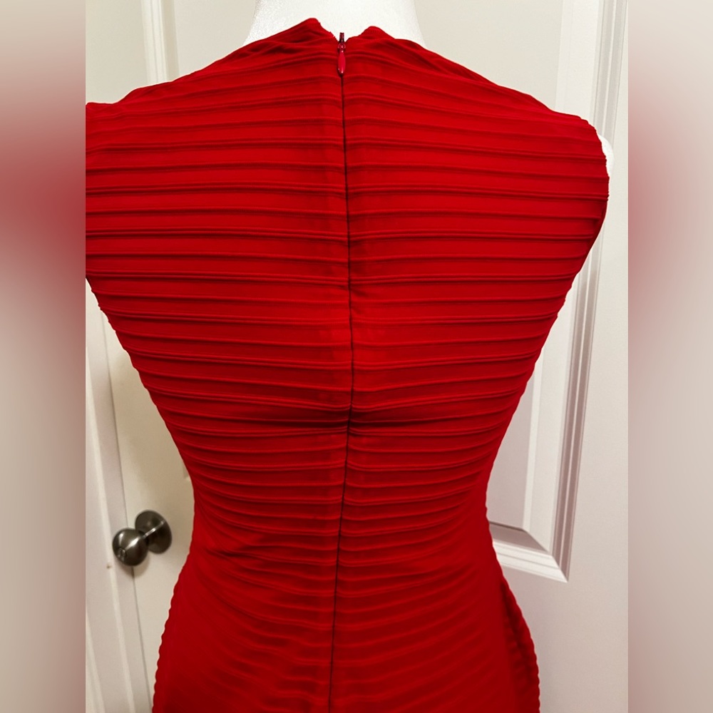 Red dress - Picture 2 of 5